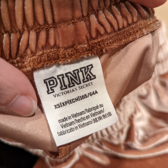 Velvet Tracksuit in Shimmering Brown - Picture 9 of 12